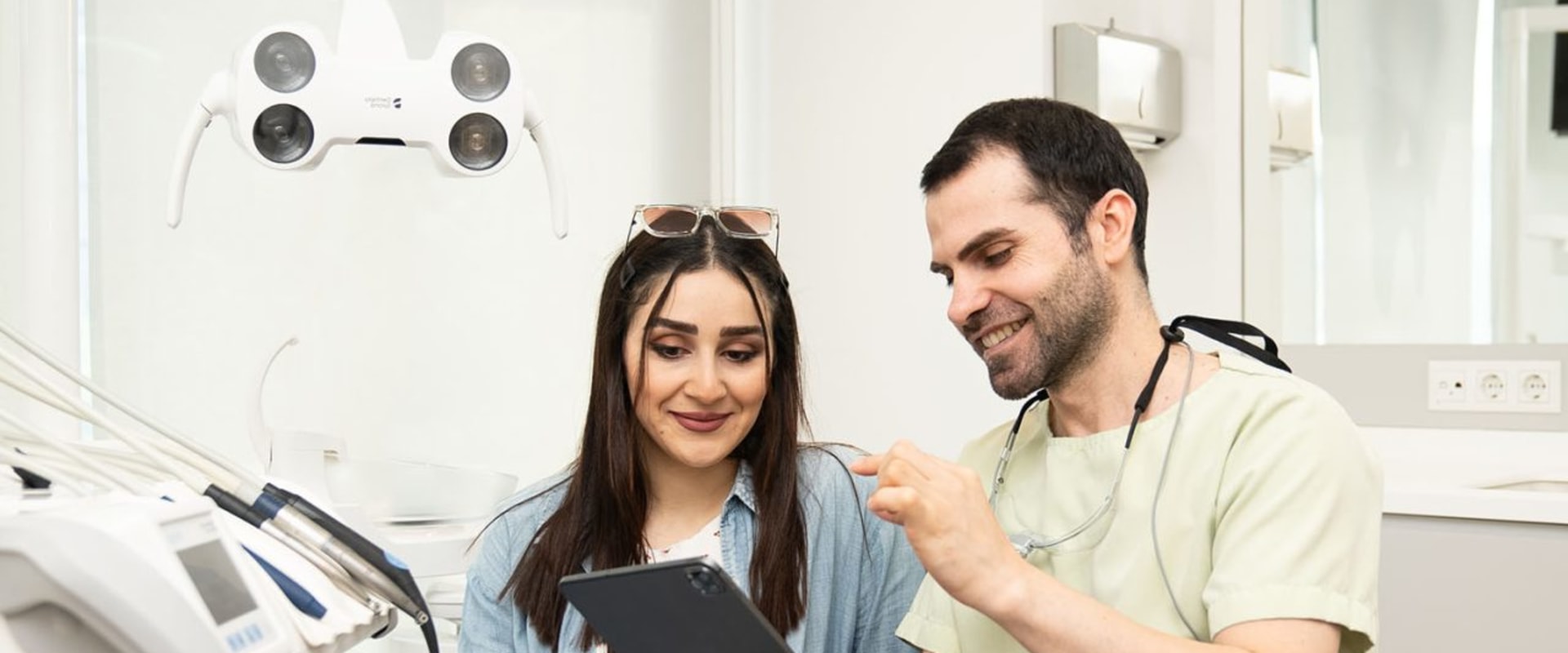 The Dual Goals of a Dentist: Maintaining Oral Health and Enhancing Aesthetics